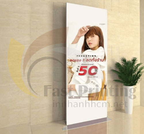 STANDEE-CHÂN-SẮT-KHUNG-NHÔM-TRONG-NHÀ-(4)