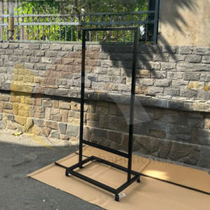 STANDEE CHÂN SẮT CÓ BÁNH XE NGOÀI TRỜI